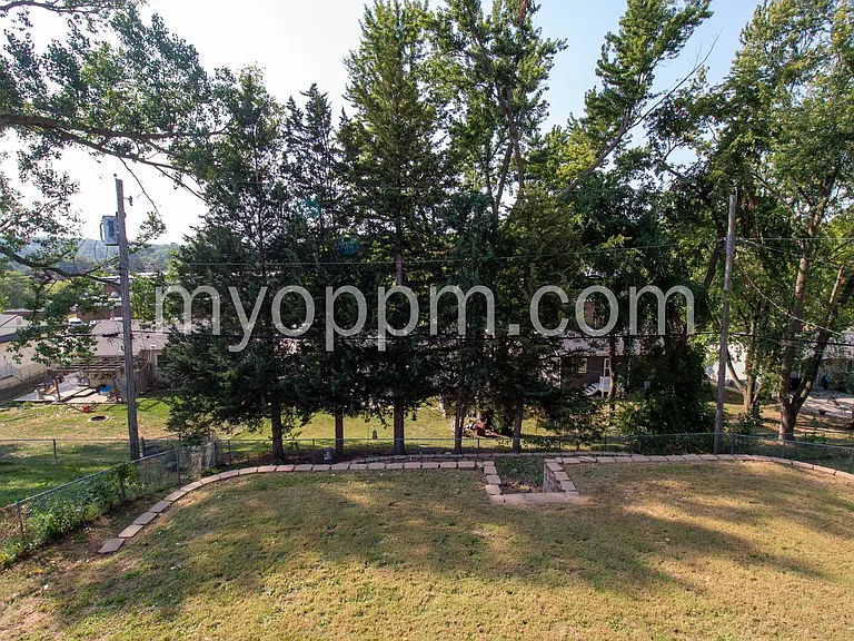 9129 Grand Ave — Photo 24