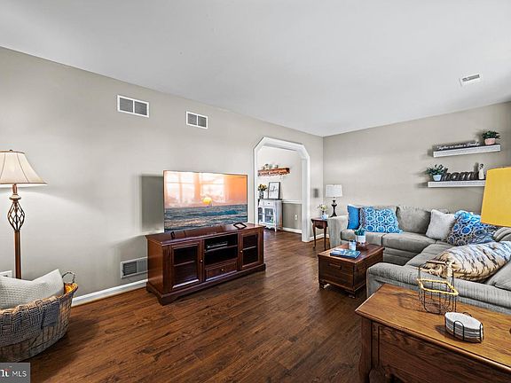 4th image of 433 Obrecht Rd