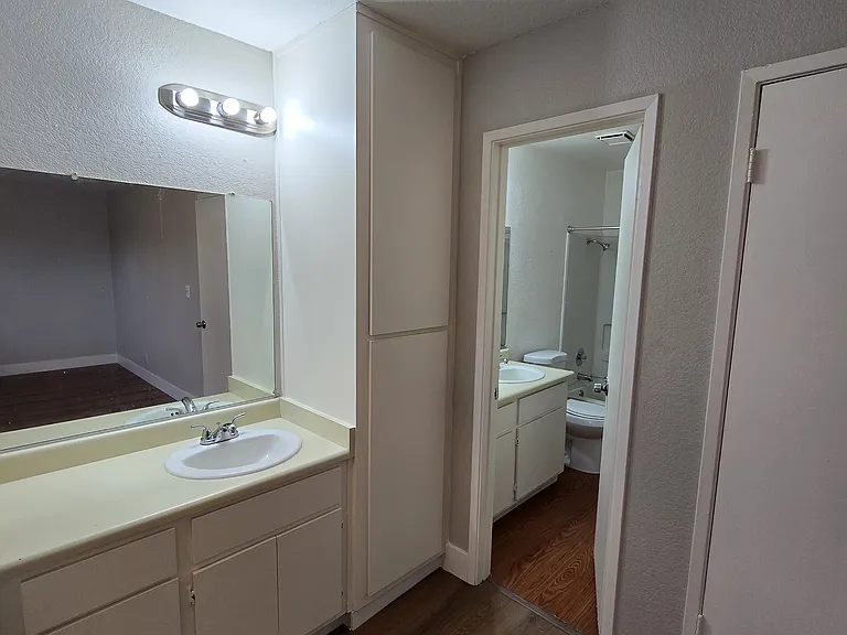 1117 W Swain Rd #18 — Photo 10