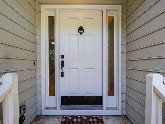 4th image of 202 Cobble Ridge Dr
