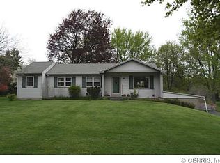 12 Buttermilk Hill Rd, Pittsford, NY 14534