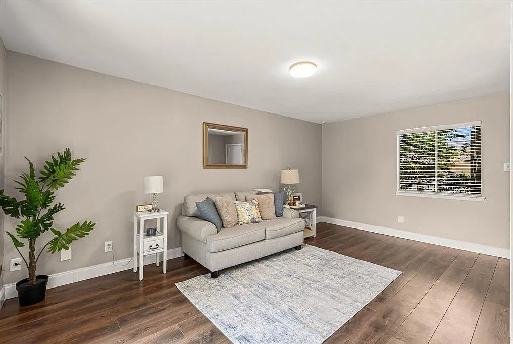 3 bed, 1165 sqft, $2,050 — Photo 3