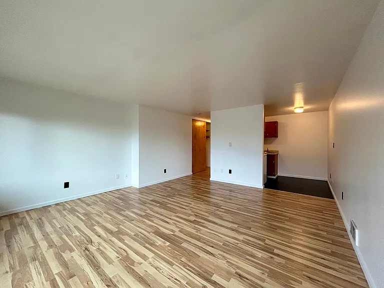 Escolier Apartments — Photo 7