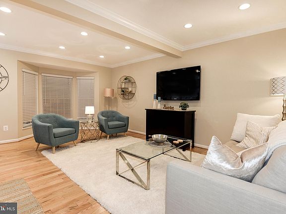3rd image of 6227 Abbottsbury Row