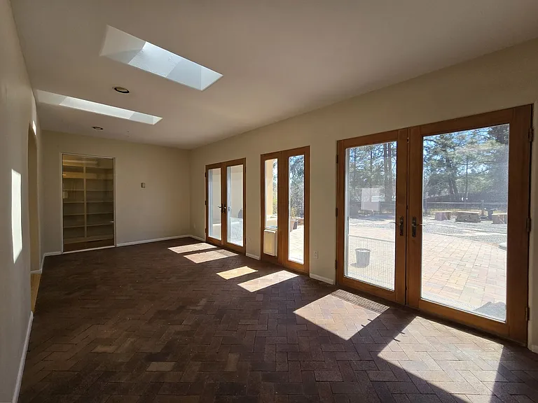 4557 Trinity Dr — Photo 5