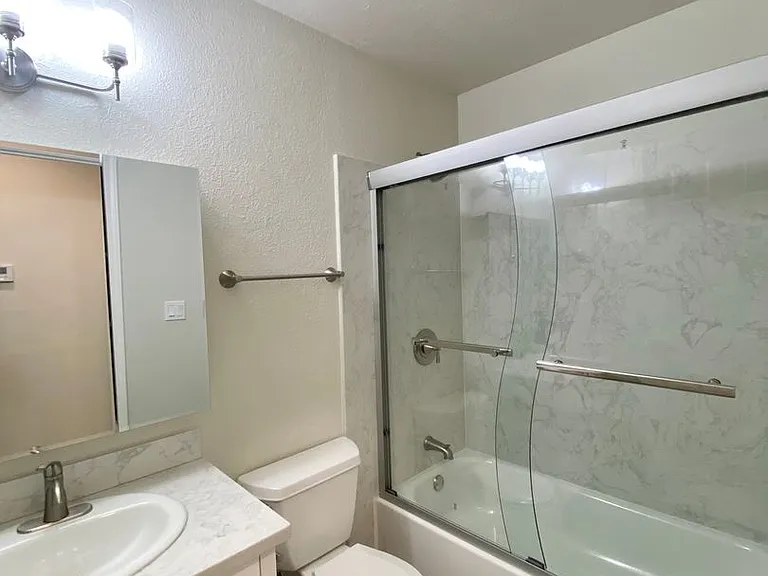 34323 Russell Ct — Photo 11
