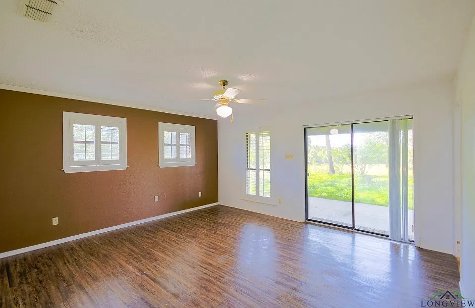 4 bed, 2909 sqft, $2,600 — Photo 2