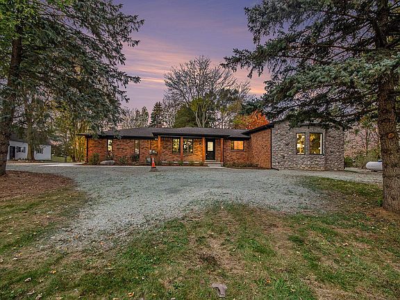 2nd image of 65589 Mound Rd