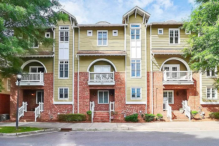 3 bed, 2.5 bath, 1499 sqft, $3,400 — Photo 1