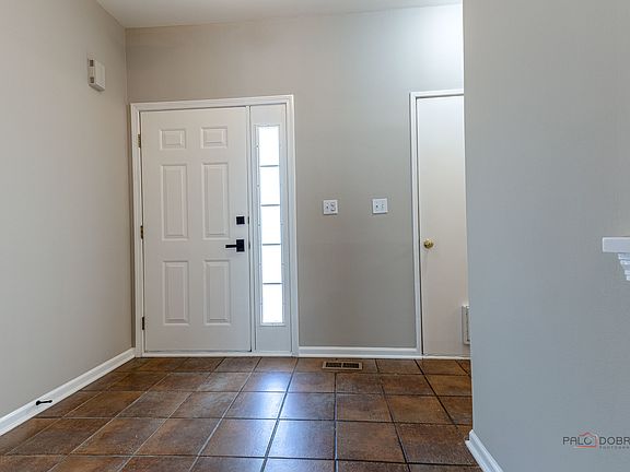4th image of 263 Camel Bend Ct