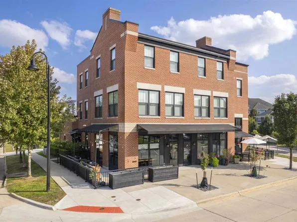 1006 Walker Cir, Iowa City, IA 52245