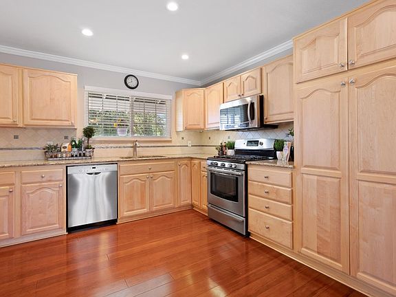 3rd image of 5947 Chesbro Ave