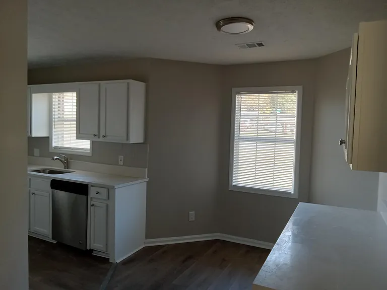 1000 Wehring Ln — Photo 6