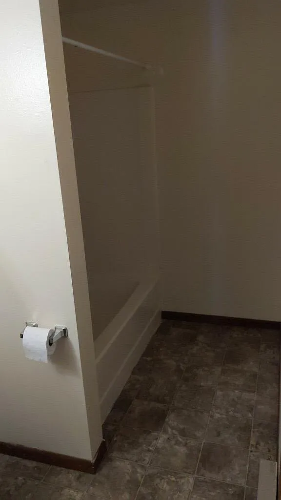 2 bed, $935 — Photo 2