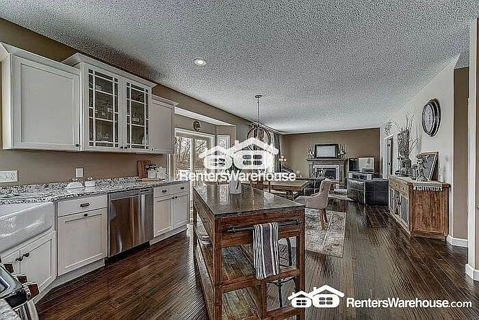 Building Photo - 8868 Whispering Oaks Trl