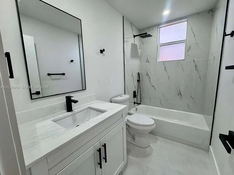 2425 SW 6th St #6 — Photo 11