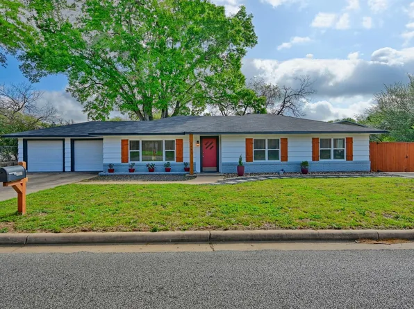 1607 S Chappell Hill St, Brenham, TX 77833