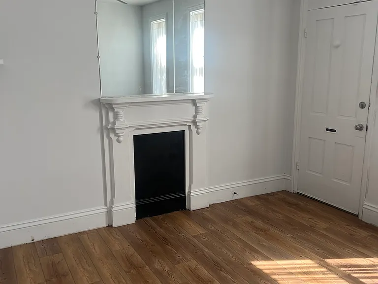 402 N Bedford St — Photo 1