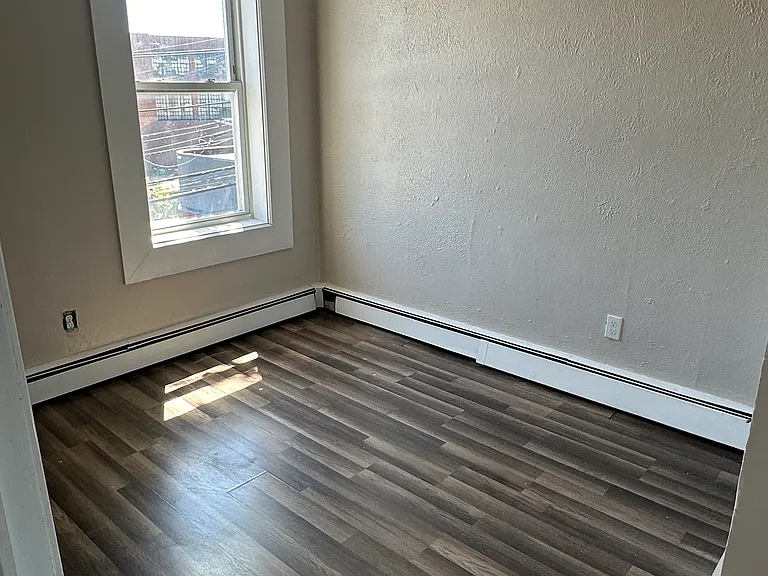 144 N 8th St #1 — Photo 7