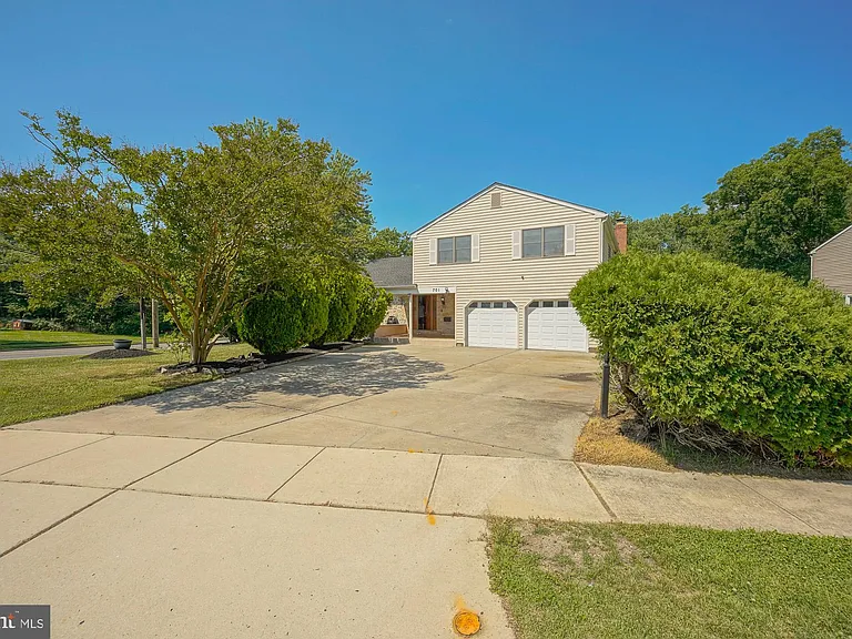 701 Crestbrook Ave — Photo 1