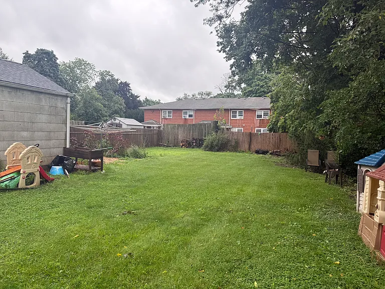 Cedar St — Photo 9