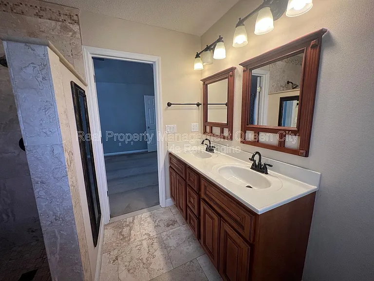 3910 Armitage Dr — Photo 14