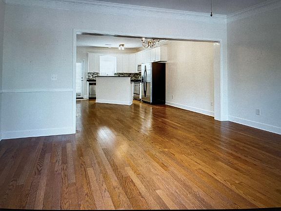 3rd image of 7039 Sunnywood Dr