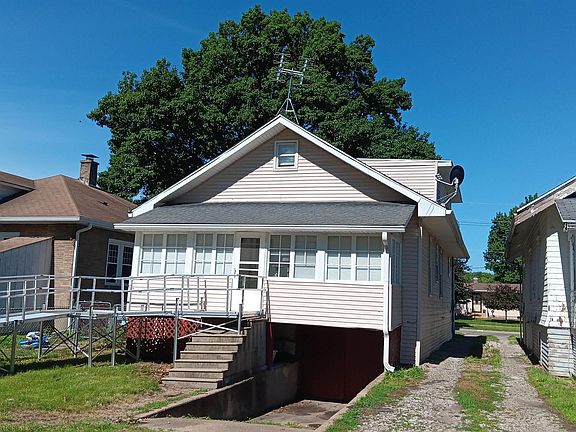 3rd image of 124 N Willard St