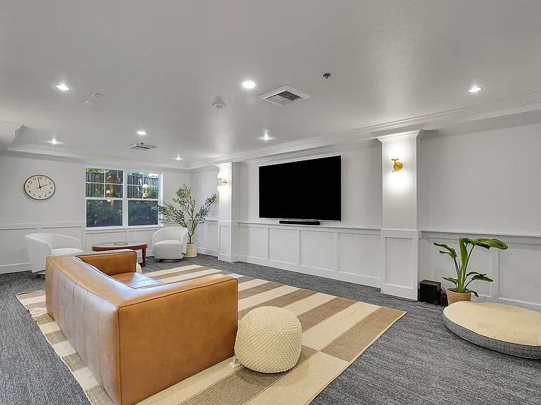 Eastwood Apartments — Photo 28
