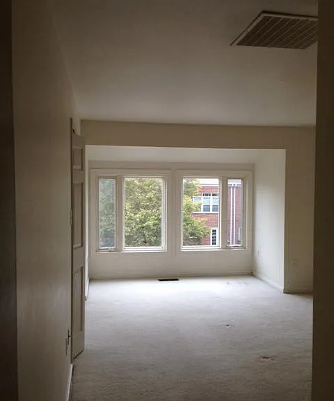 1824 N Ode St — Photo 3