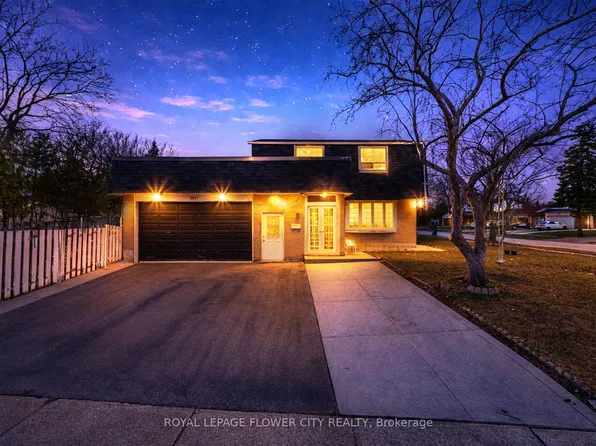 3027 Coral Dr, Mississauga, ON L4T 1Z2