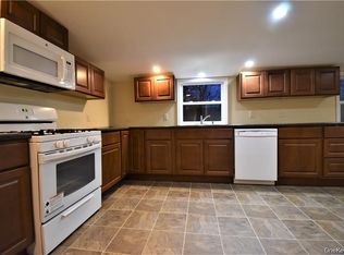 29 Oregon Trl, Pine Bush, NY 12566