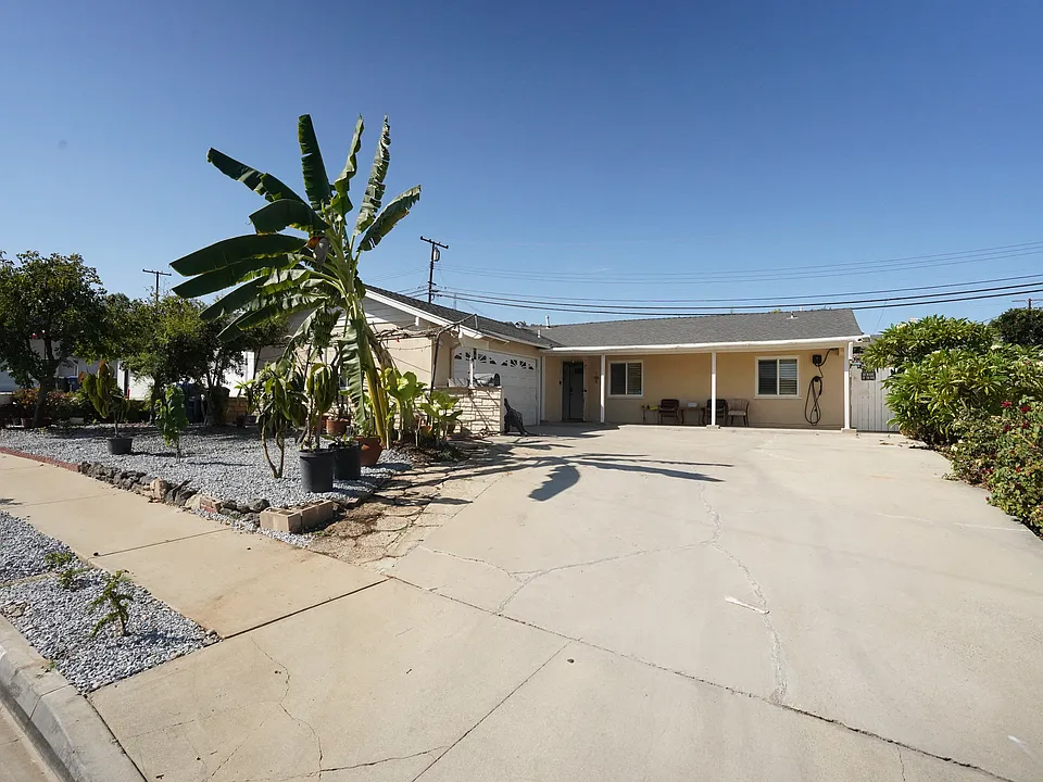 2619 Colinton Dr