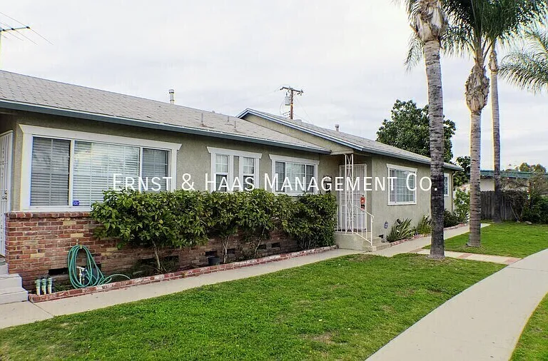 8275 California St — Photo 1