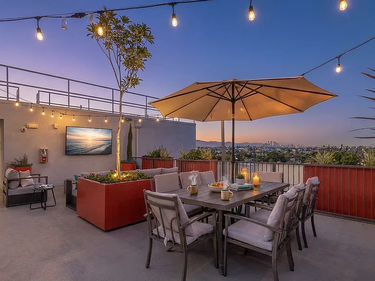 Cloud Nine Luxury Apartments — Photo 53