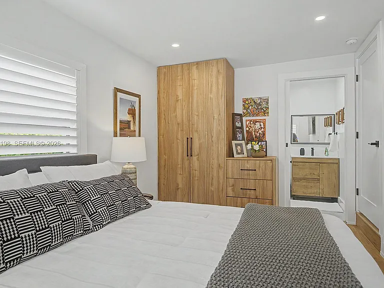 6511 SW 18th St — Photo 14