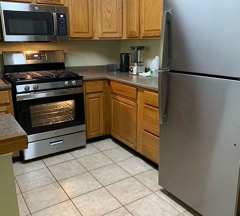 Kitchen - stainless appliances