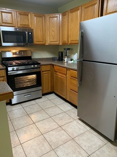 Kitchen - stainless appliances