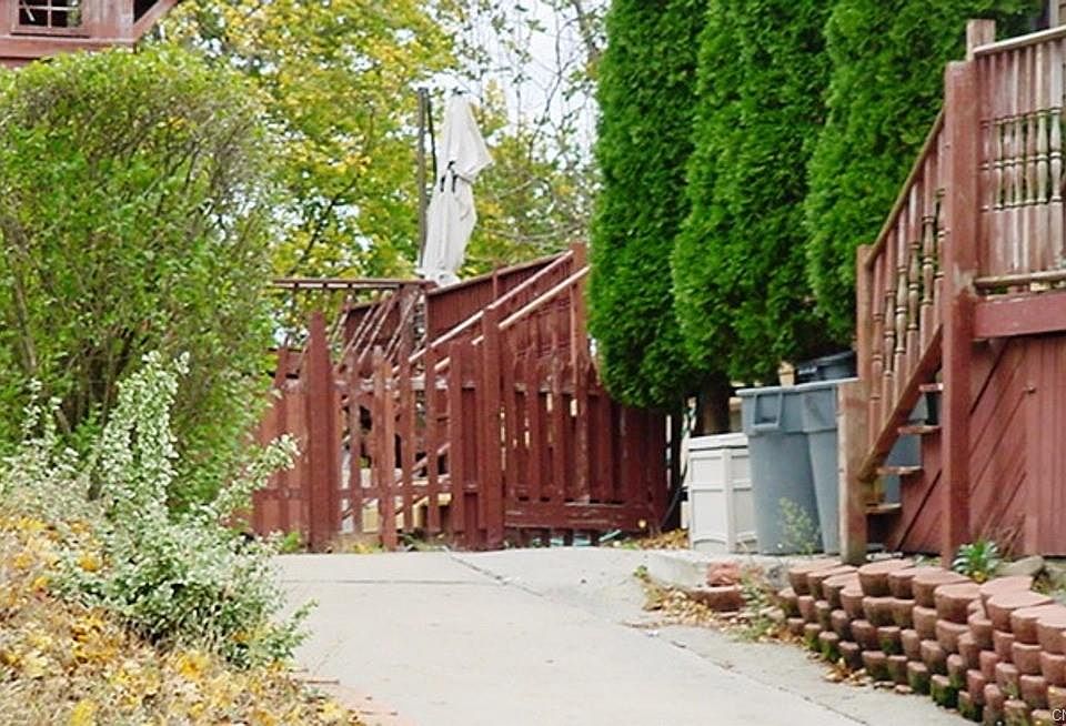 2nd image of 816 Stolp Ave