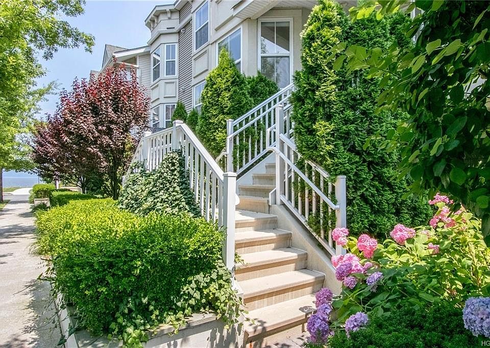 1st image of 29 Harbor Pointe Dr