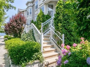 29 Harbor Pointe Dr, Haverstraw, NY 10927