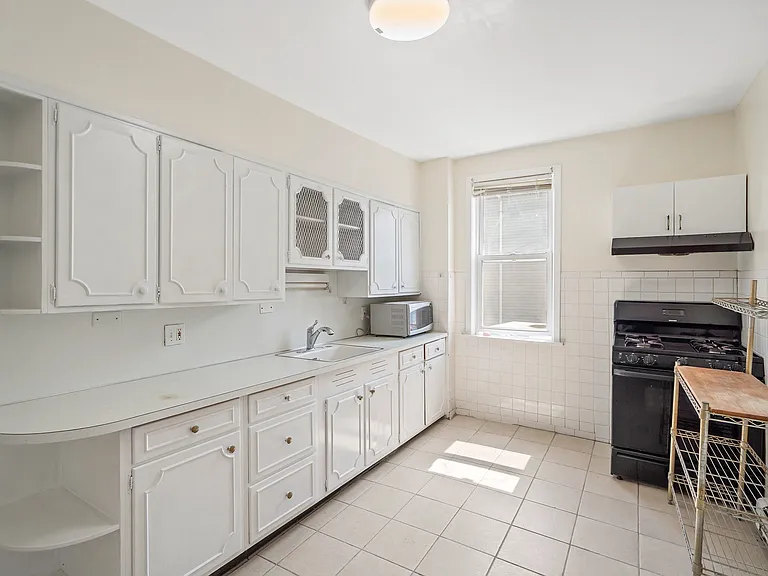 230-236 Trumbull St #B — Photo 8