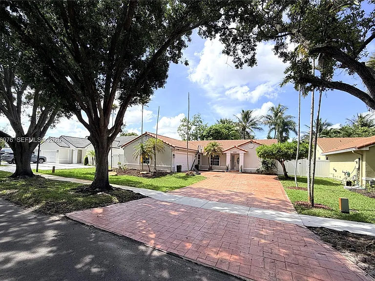 13040 SW 20th St — Photo 17