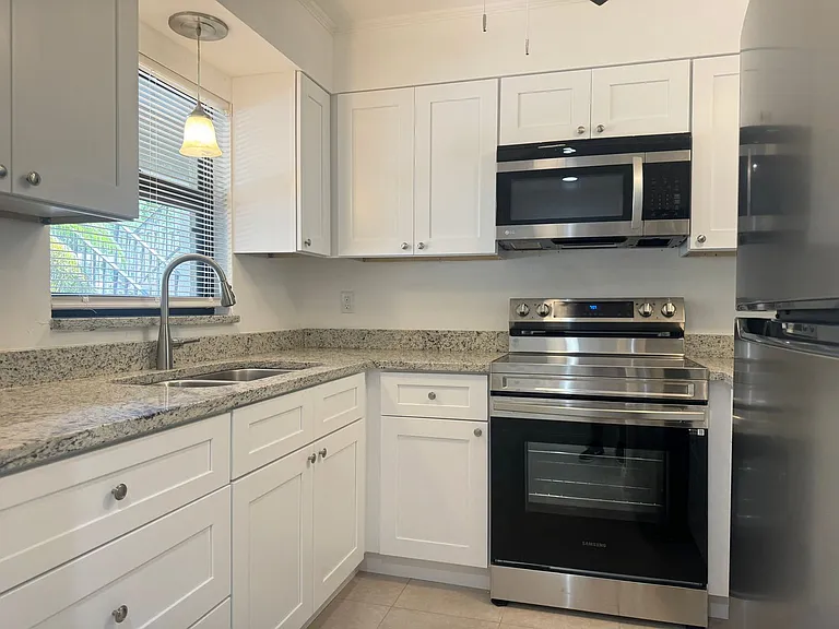 130-136 Cape Coral Pkwy W — Photo 16