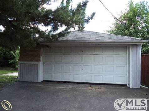 3-Garage.JPG