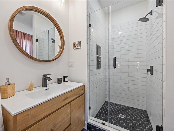 5th image of 46 Addison St #2