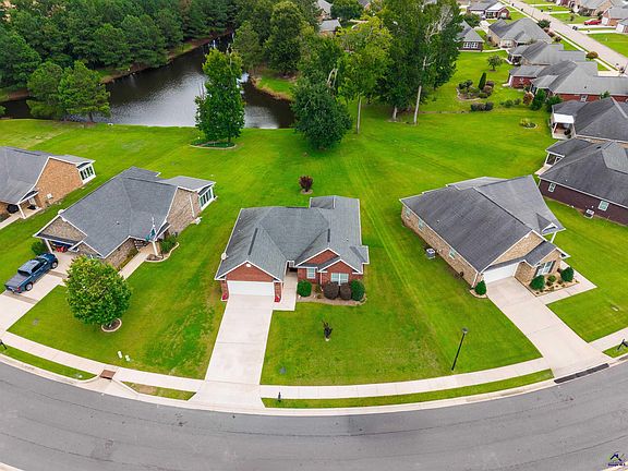 2nd image of 406 Stonebrook Cir