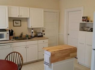 373 Park Rd, West Hartford, CT 06119