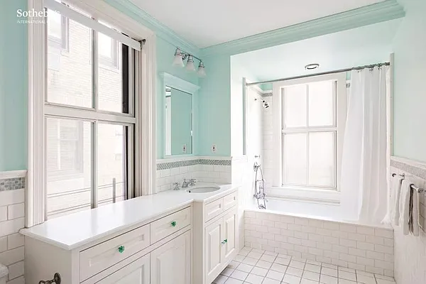 Sold by Sotheby's International Realty | media 15