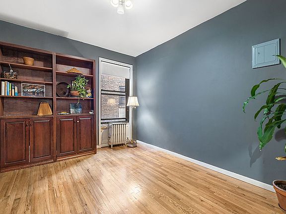 5th image of 310 W 99th St APT 802